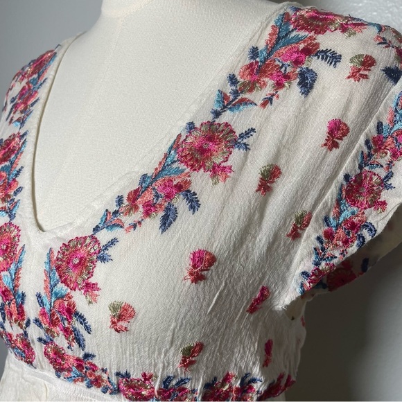Raga Floral Embroidered Crop Top Size S
Prairie Cottage Boho Country Western - Picture 3 of 9
